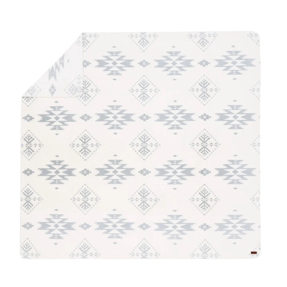 Cream and Gray Geometric Pattern Bedding Set - Picture 3 of 5